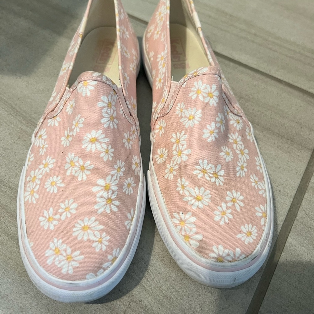 Lightly Loved Pair of Pink Daisy Slip-on Keds Tennis Shoes Size 7.5